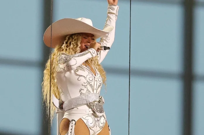 Beyoncé Performs In Chicago After Weather Delay During Cowboy Carter Tour Beyoncé Performs In Chicago After Weather Delay During Cowboy Carter Tour