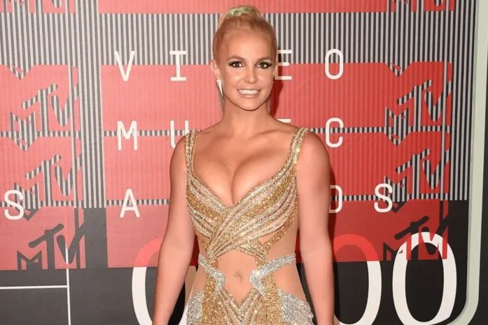 Britney Spears Smokes On Plane, Laughs It Off On Instagram Britney Spears Smokes On Plane, Laughs It Off On Instagram
