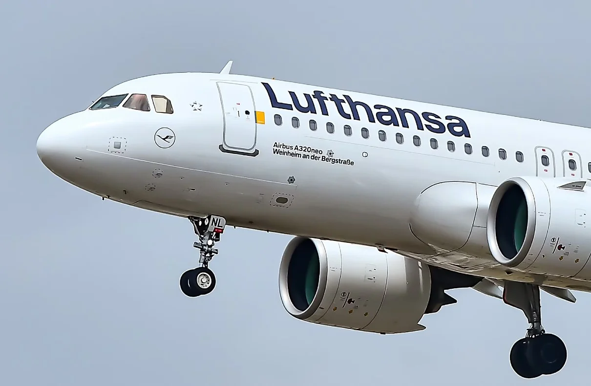 Lufthansa Flight Flew Without Pilot For 10 Minutes After Co Pilot Lost Consciousness Mid Flight